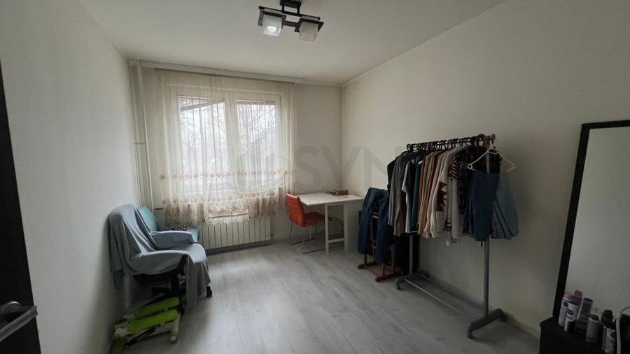 Apartament cu 3 camere semidecomandat, mobilat în Colentina