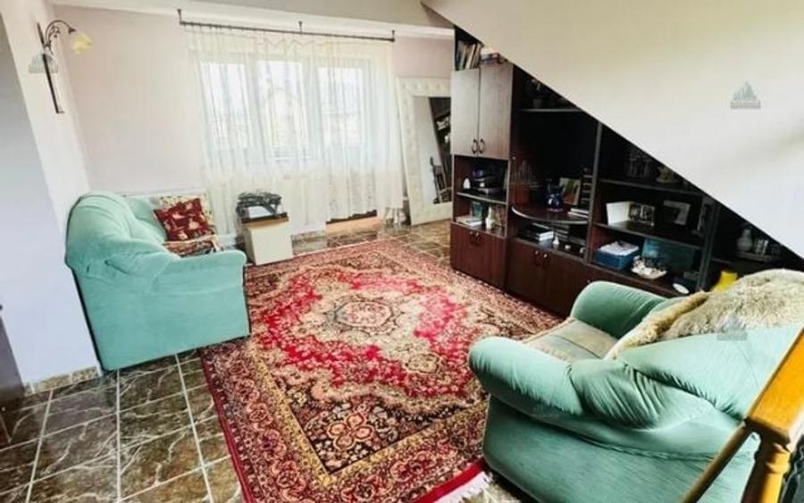 Casă individuală cu 5 camere cu Canalizare în Central