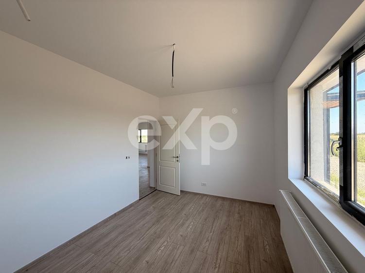 Casă individuală cu 3 camere cu Teren 360 Mp în Crevedia