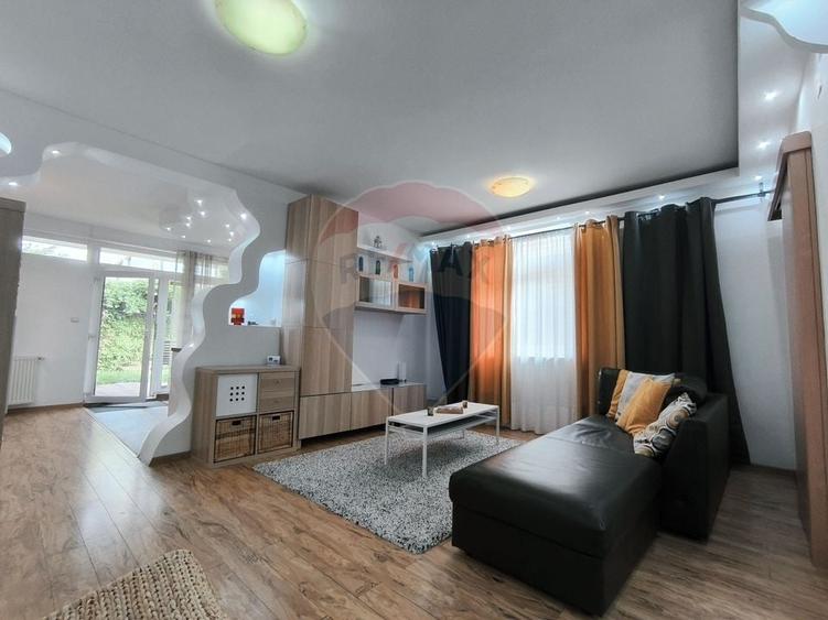 Casă cu 5 camere cu Teren 231 Mp în Bună Ziua