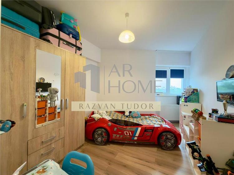 Apartament cu 4 camere decomandat, mobilat în 9 Mai