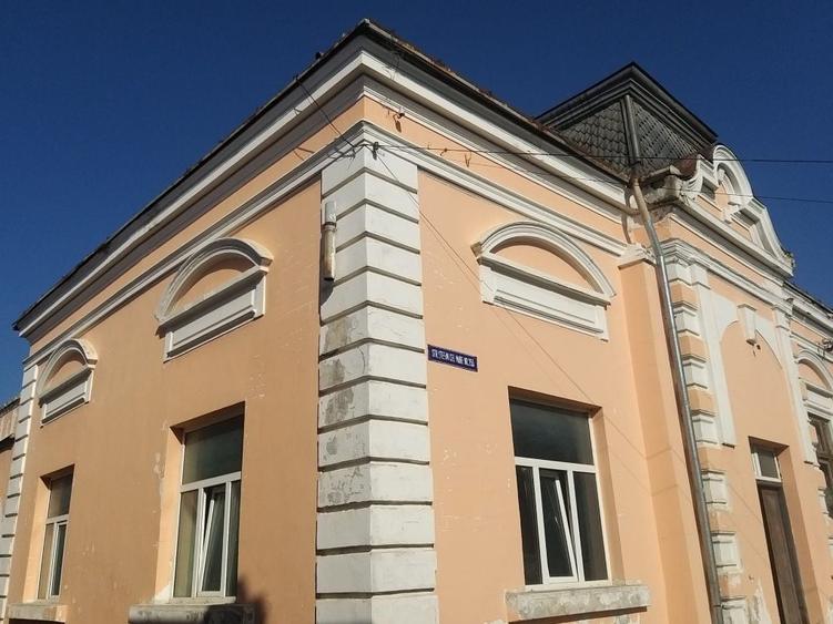 Casă cu 2 camere în Roman