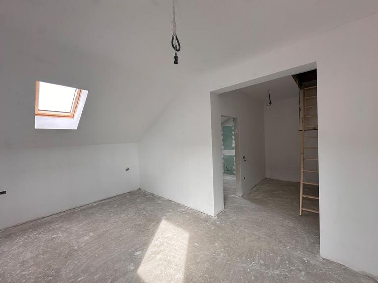 Duplex cu 5 camere cu Canalizare în Moșnița Nouă