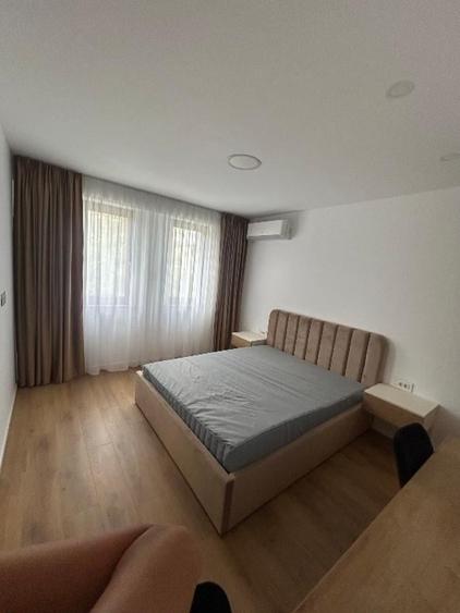 Casă cu 5 camere cu Teren 50 Mp în Pipera