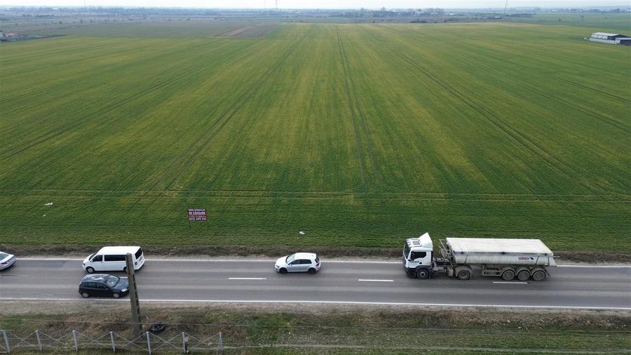Teren Construcții intravilan de 5233 mp, în Est
