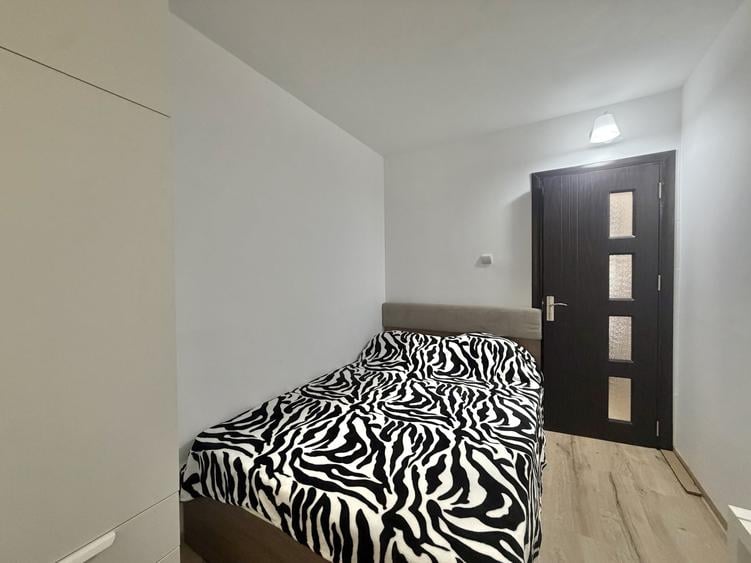 Apartament cu 3 camere semidecomandat, mobilat în P-ța Doina