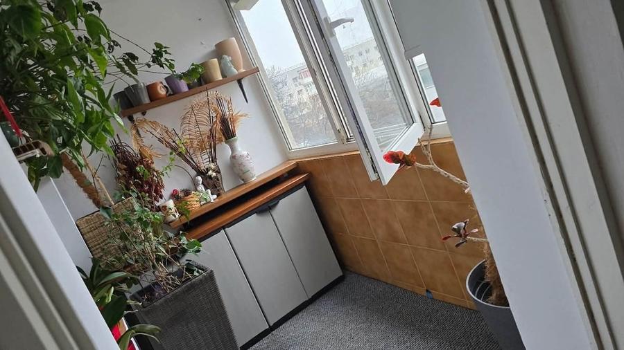 Apartament cu 4 camere semidecomandat în Militari