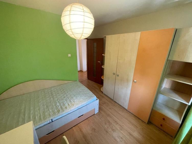 Apartament cu 3 camere decomandat, mobilat în Ultracentral