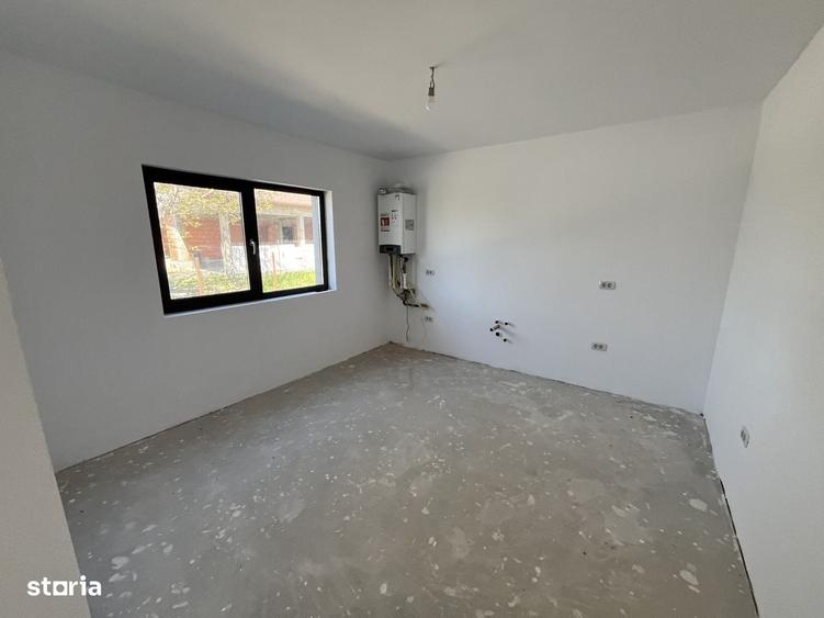 Casă cu 4 camere în Ștefănești