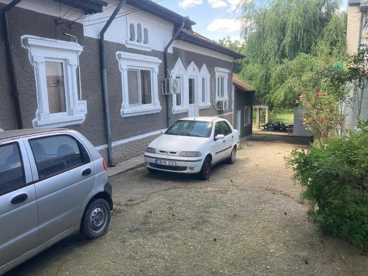 Casă individuală cu 4 camere cu Teren 1400 Mp în Micro 11