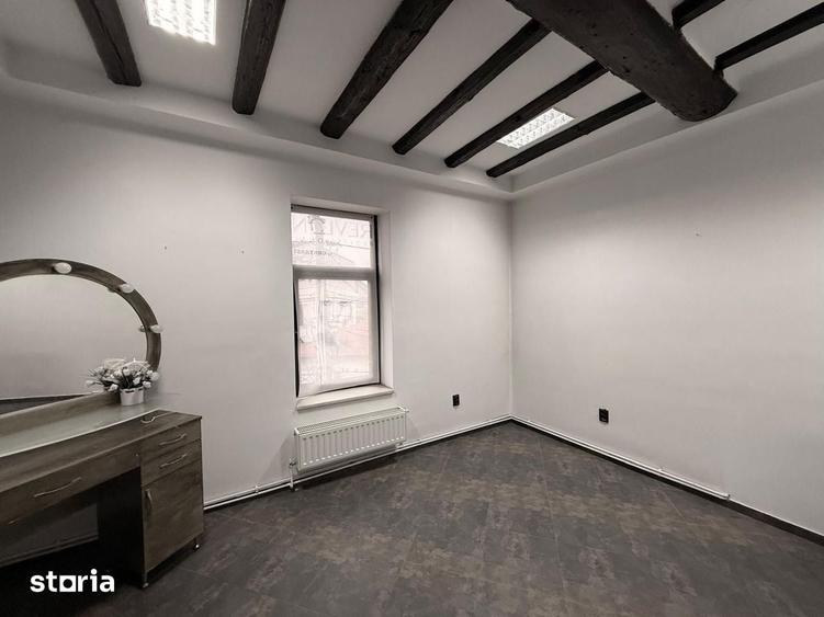Casă cu 5 camere cu Teren 155 Mp în Central