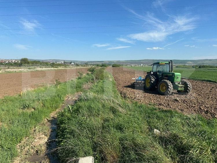 Teren agricol intravilan de 2845 mp, în Cetate