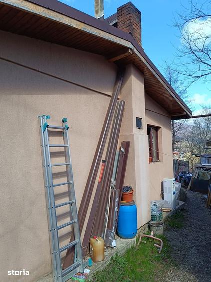 Casă cu 4 camere cu Teren 2500 Mp în Central