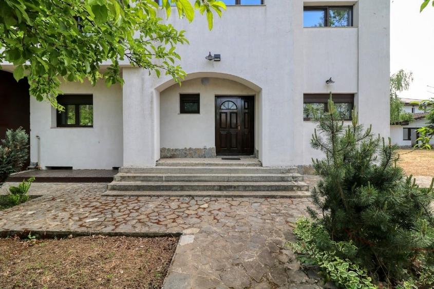 Casă individuală cu 5 camere cu Teren 1000 Mp în Brănești