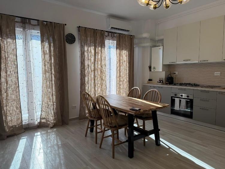 Apartament cu 2 camere decomandat, mobilat în Central