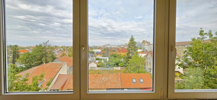 Apartament cu 3 camere decomandat în Cantemir