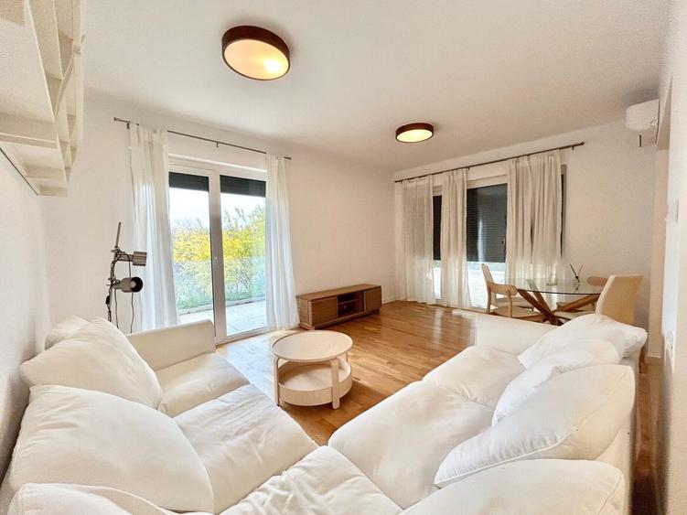 Apartament cu 3 camere decomandat, mobilat în Iancu Nicolae