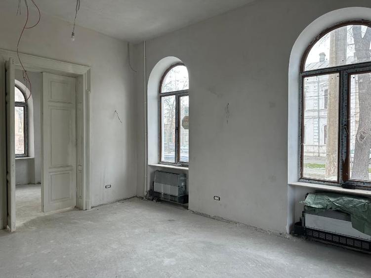 Casă individuală cu 10 camere cu Teren 362 Mp în Central