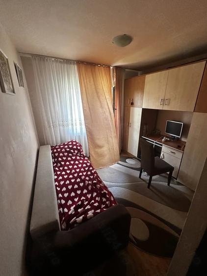 Apartament cu 4 camere decomandat în Central