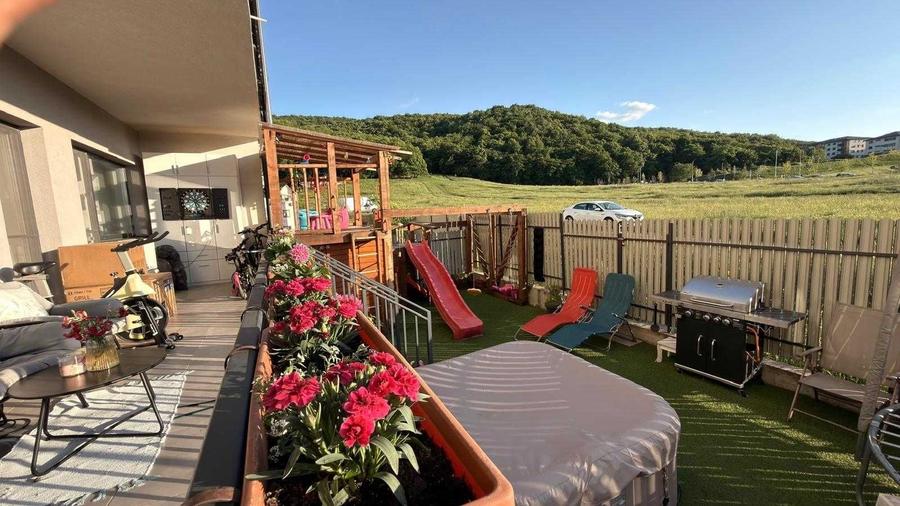 Apartament cu 3 camere decomandat în Florești