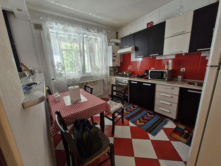 Apartament cu 3 camere în Drumul Taberei