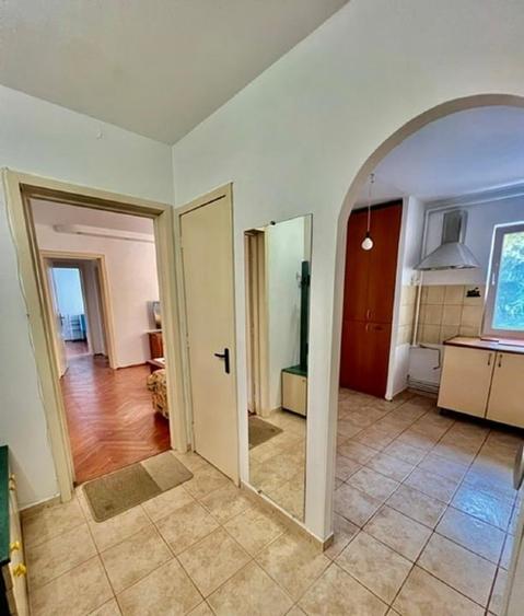 Apartament cu 3 camere semidecomandat, mobilat în Astra