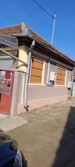 Casă cu Teren 700 Mp în Teiu