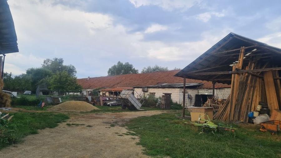 Casă cu 4 camere cu Teren 3000 Mp în Cârnești