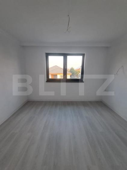 Duplex cu 3 camere cu Canalizare în Sânpetru