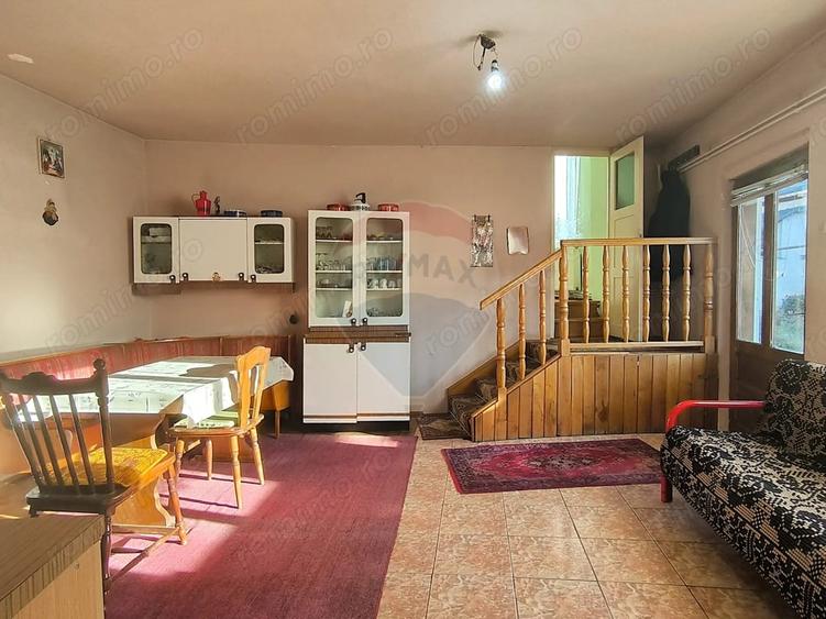 Casă cu 3 camere cu Teren 1418 Mp în Brateiu