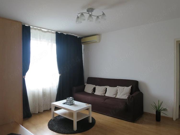 Apartament cu 3 camere semidecomandat în Gara de Nord