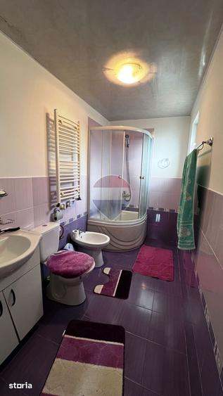 Casă cu 6 camere cu Teren 1220 Mp în Fârțănești