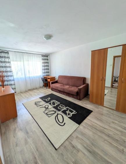 Apartament cu 4 camere decomandat în Gară