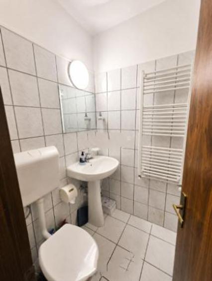 Apartament cu 3 camere decomandat, mobilat în P-ța Unirii