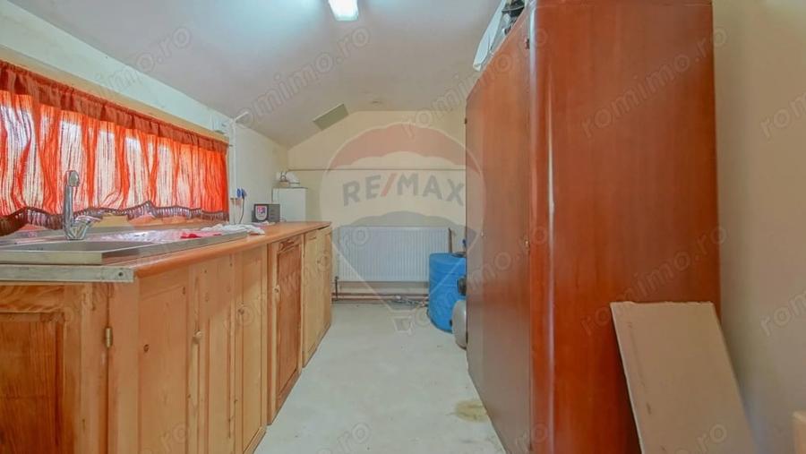 Casă cu Teren 8100 Mp în Ucea