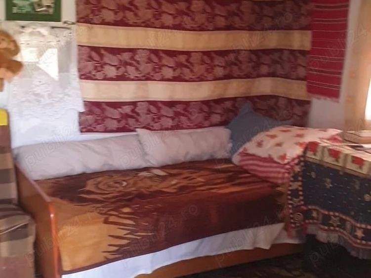 Casă individuală cu 2 camere cu Teren 4000 Mp în Arefu