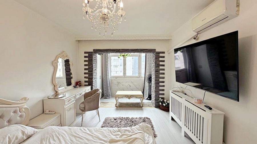 Apartament cu 3 camere decomandat, mobilat în Central