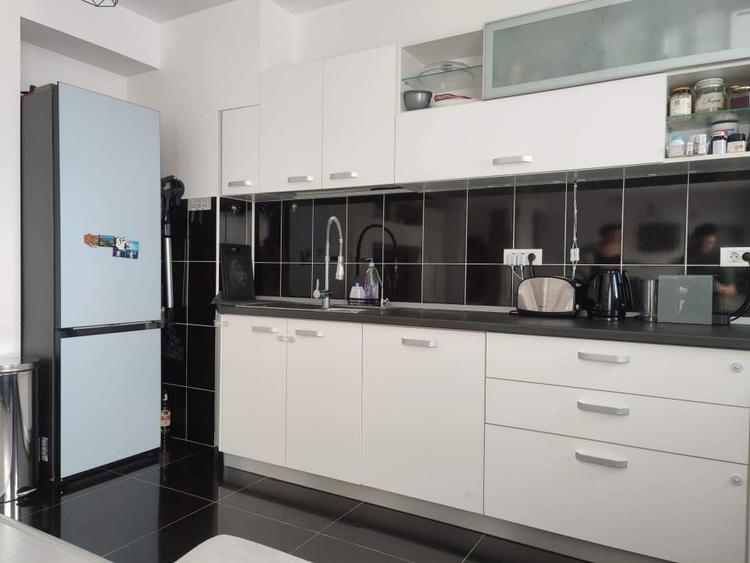 Apartament cu 4 camere decomandat în Pipera