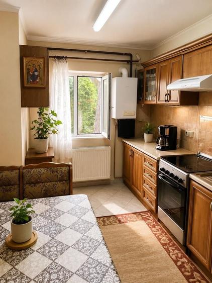 Apartament cu 3 camere decomandat în Soarelui