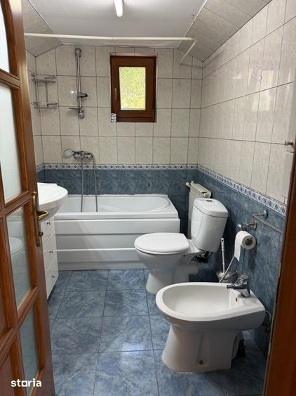 Casă cu 5 camere cu Teren 7200 Mp în Mănăstirea Cașin