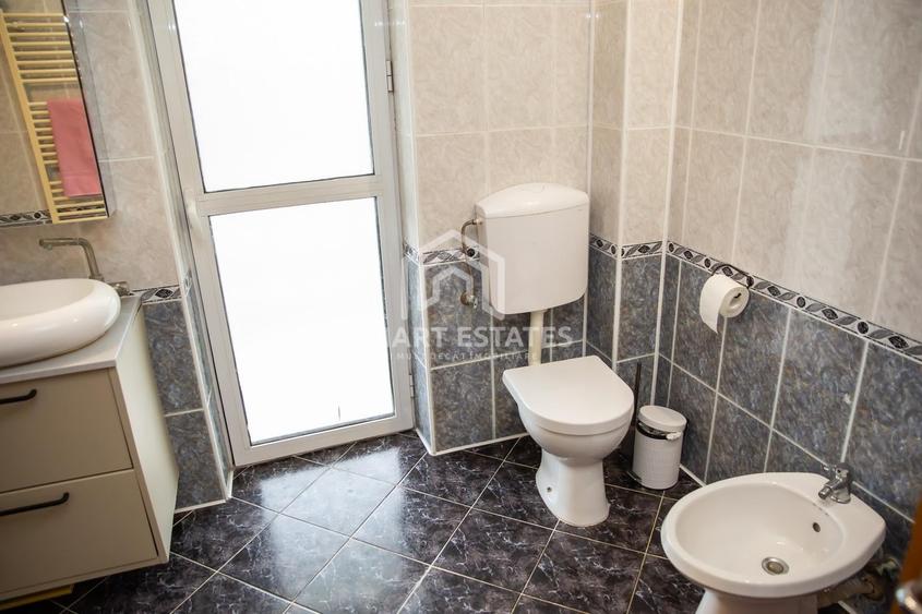 Casă individuală cu 8 camere cu Garaj în Băneasa