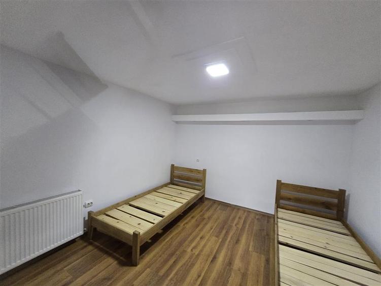 Casă individuală cu 4 camere cu Canalizare în Sud-Est