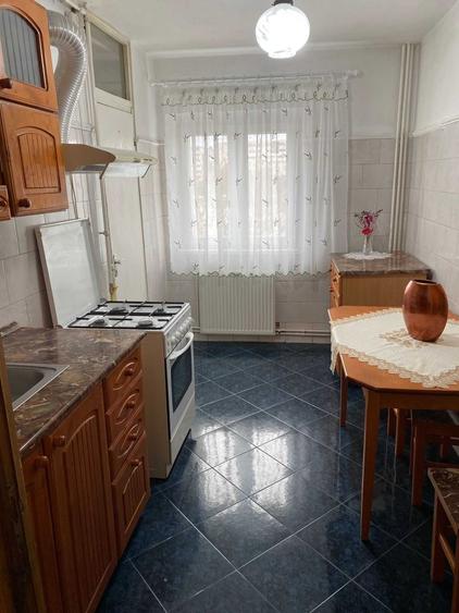 Apartament cu 3 camere decomandat în 9 Mai