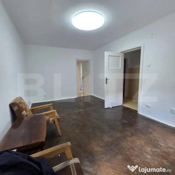 Apartament cu 3 camere semidecomandat în Central
