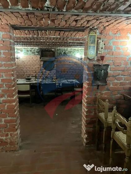 Casă cu 7 camere cu Teren 400 Mp în Central