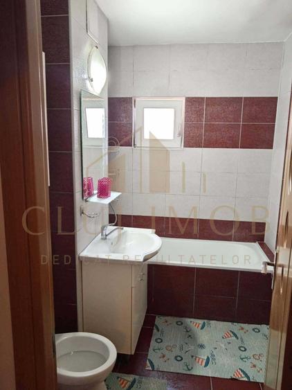Apartament cu 3 camere decomandat în Florești