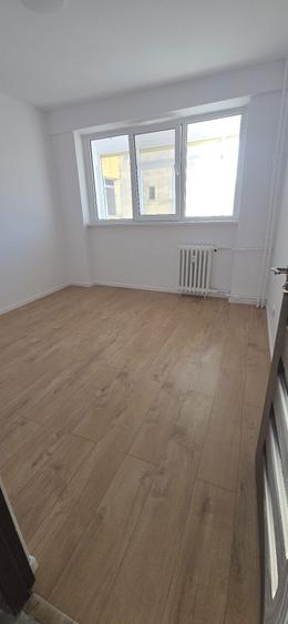 Apartament cu 3 camere decomandat în Cățelu