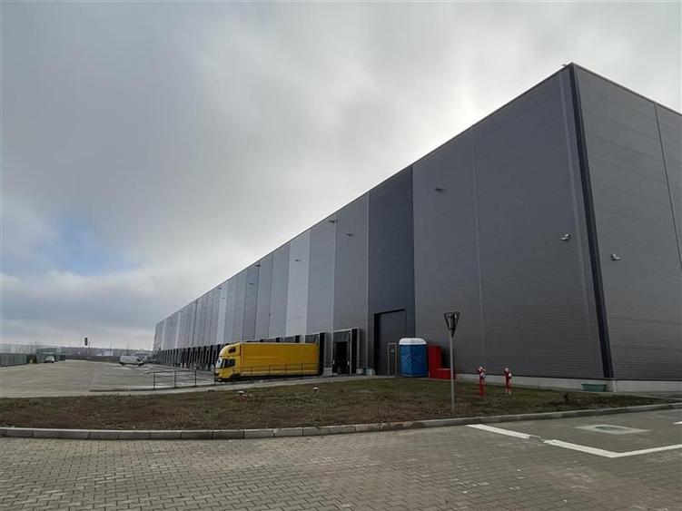 Spațiu industrial, de 10,000 mp, în Ștefăneștii de Jos