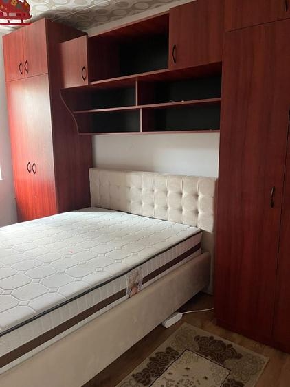 Apartament cu 3 camere decomandat în Rovine