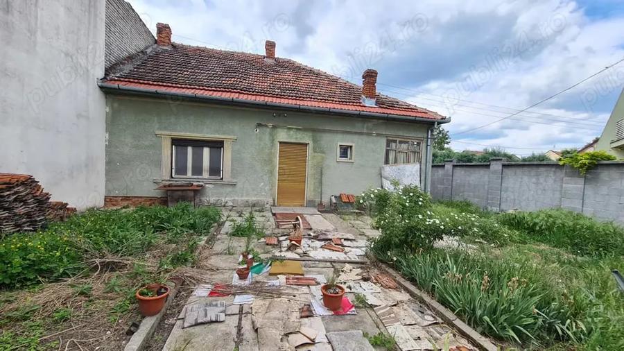 Casă cu 2 camere cu Teren 884 Mp în Pârneava